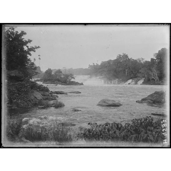 Edéa. La Sanaga. Chute centrale. [légende d'origine]