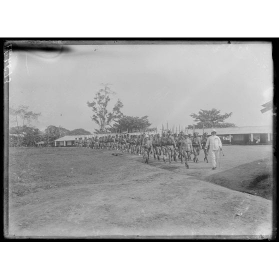 Edéa. La 2e compagnie du bataillon 1 du régiment du Cameroun. Diverses formations. [légende d'origine]