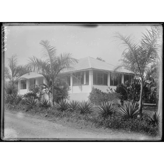 Edéa. Immeuble. [légende d'origine]