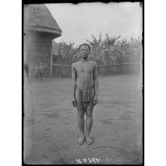 Bana. Type de race Grasfield (homme). [légende d'origine]