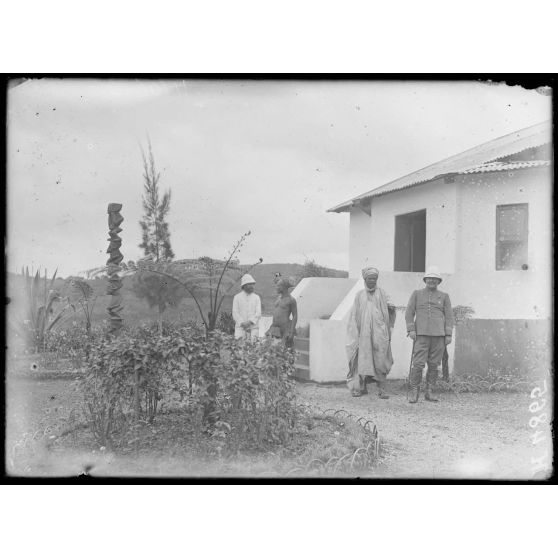 Bana. Immeuble. [légende d'origine]