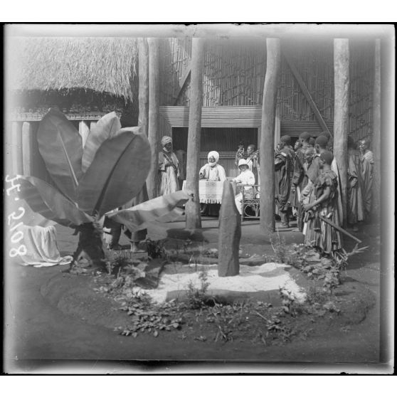 Foumban. Le sultan rendant la justice. [légende d'origine]