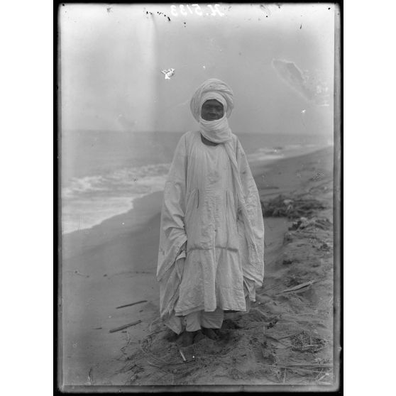 Campo. Le sultan de Ngaoundéré, Dalil, exilé à Campo. [légende d'origine]