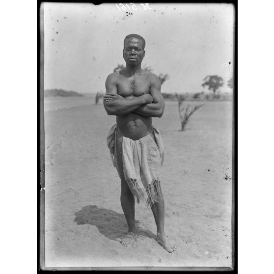 Campo. Type d'homme Pahouin. [légende d'origine]