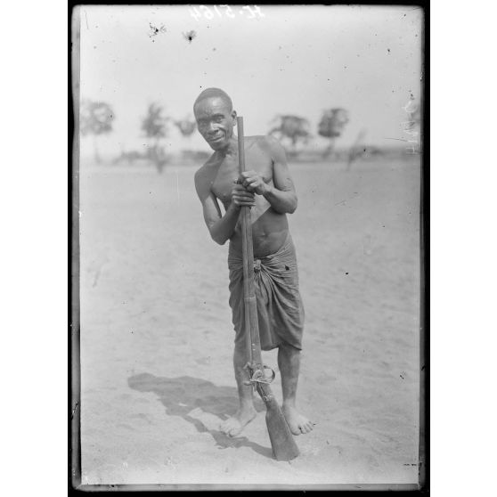 Campo. Type de Bakélé âgé de 50 ans environ et mesurant 1m42. [légende d'origine]