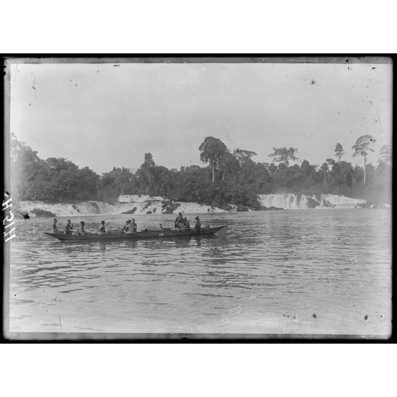 Piste de Kribi à Campo. Chutes de la Lokoundjé. [légende d'origine]
