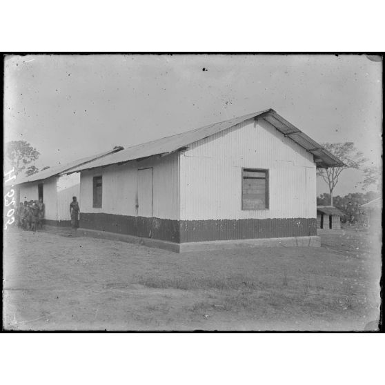 Plantation de Dipikar. Les magasins. [légende d'origine]