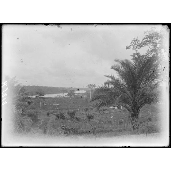 Yabassi. Vue générale sur Yabassi et le Wouri. [légende d'origine]