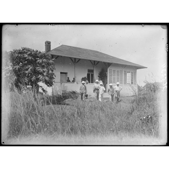 Kribi. Immeuble. [légende d'origine]