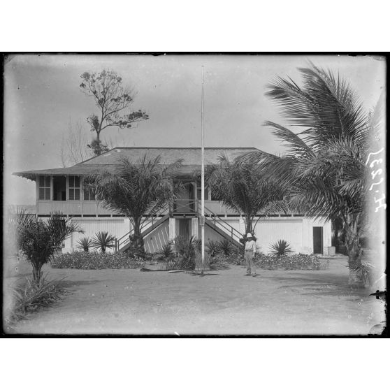 Kribi. Immeuble de la marine. [légende d'origine]