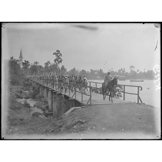 Kribi. Le pont des Sénégalais et tirailleurs. [légende d'origine]
