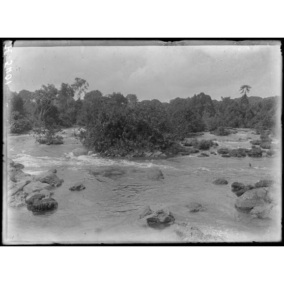 Kribi. Les rapides du Kribi. [légende d'origine]