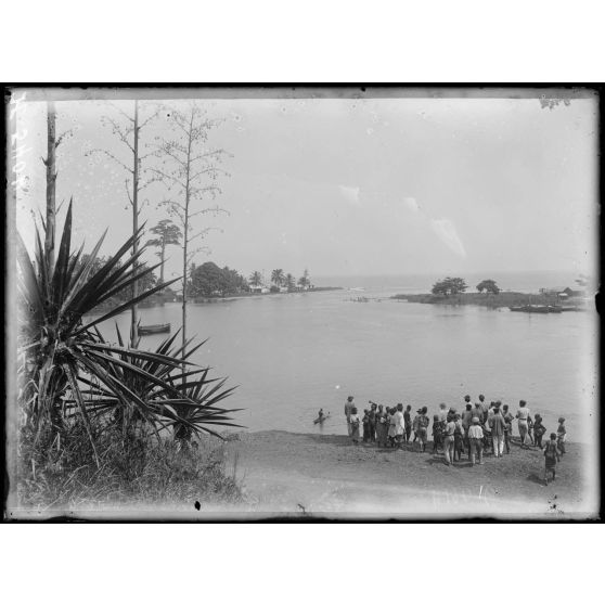 Kribi. Une vue sur le port. [légende d'origine]