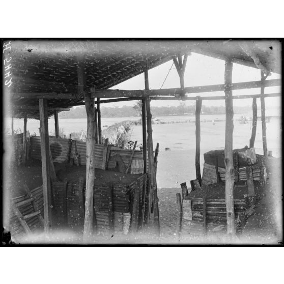 Campo. Blockhaus anglais et gabionnade établis sur la rive droite du Campo. [légende d'origine]