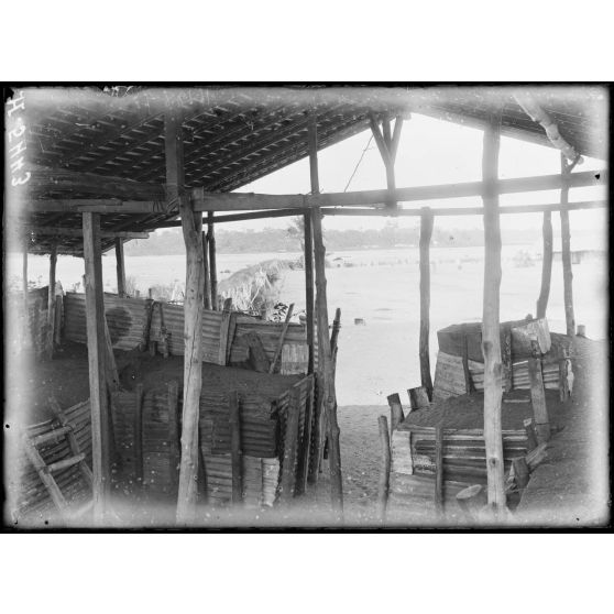 Campo. Blockhaus anglais et gabionnade établis sur la rive droite du Campo. [légende d'origine]