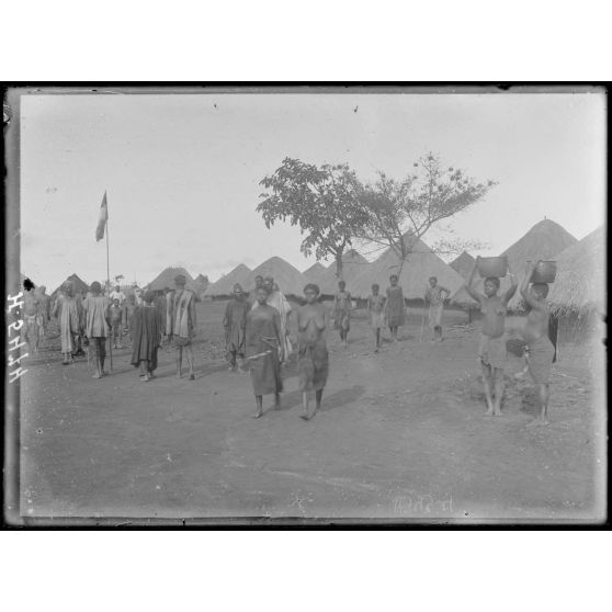 Yoko. Le village Babouté. [légende d'origine]