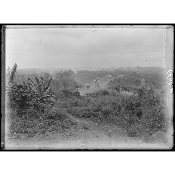 Yaoundé. Vue générale du village d'Atangana. [légende d'origine]