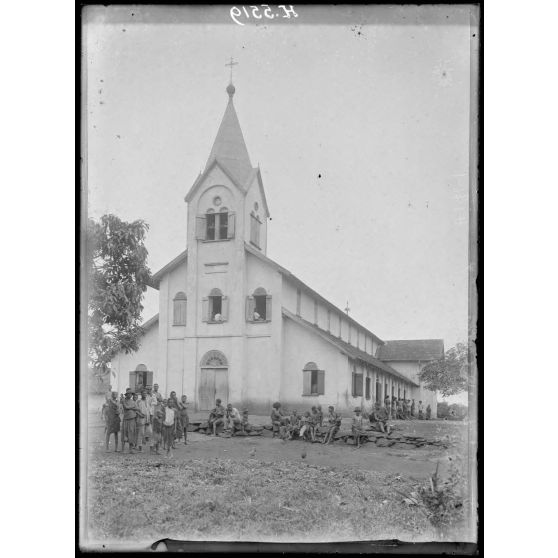 Yaoundé. La mission. L'église. [légende d'origine]