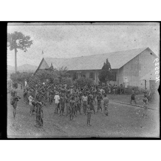 Yaoundé. Une factorerie C.F.S.O. [légende d'origine]