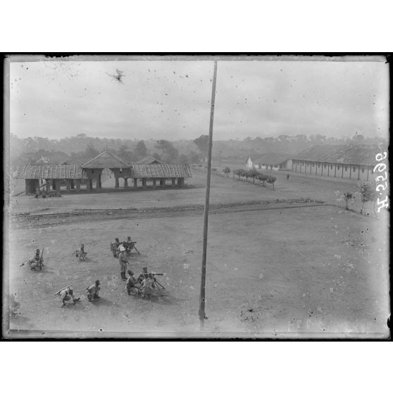 Yaoundé. Vue vers le marché. [légende d'origine]
