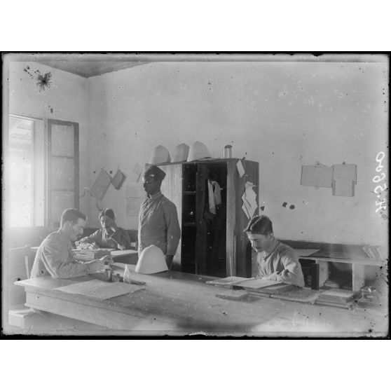 Yaoundé. Burau d'un sergent-major. [légende d'origine]