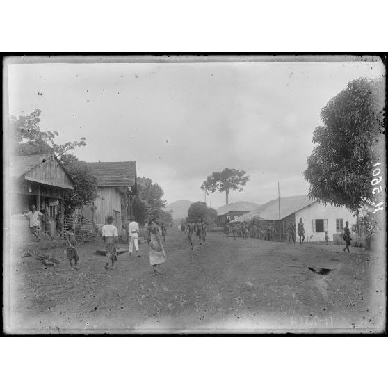 Yaoundé. Rue des factoreries. [légende d'origine]