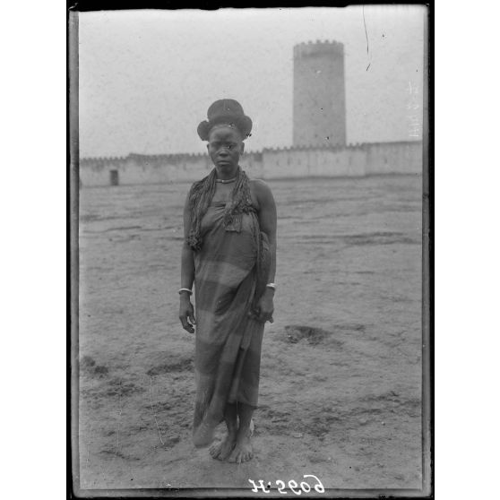 Yoko. Type de femme Haoussa. [légende d'origine]