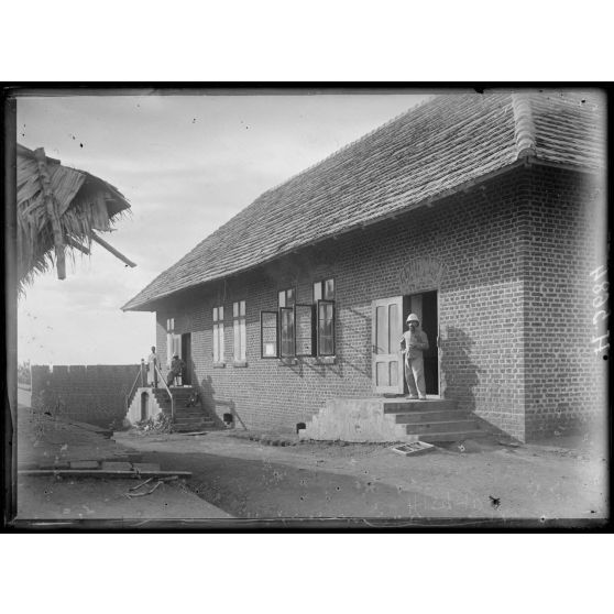 Akonolinga. Maison d'habitation. [légende d'origine]