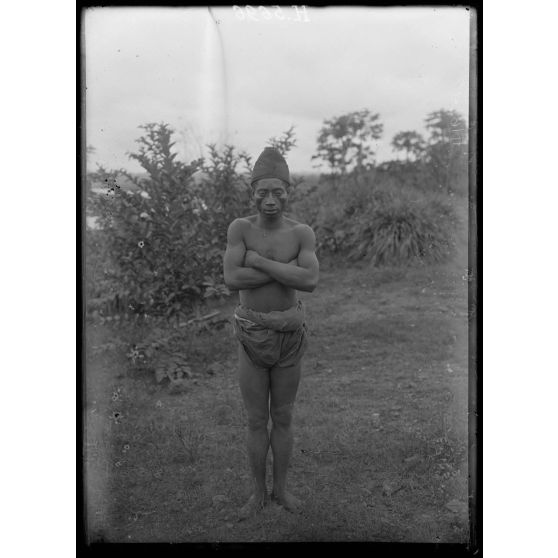 Akonolinga. Type d'homme de race Yougonou. [légende d'origine]