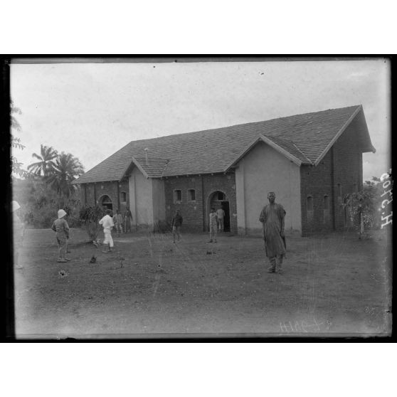 Yaoundé. Parc vaccinogène. [légende d'origine]