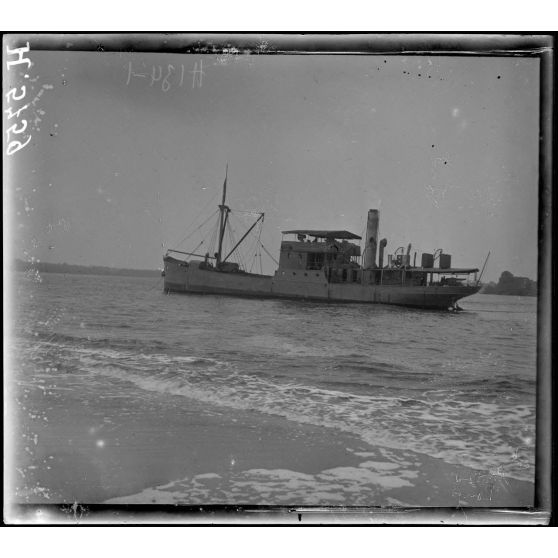 Campo. Le "Fullah" mouillant dans le Campo. [légende d'origine]