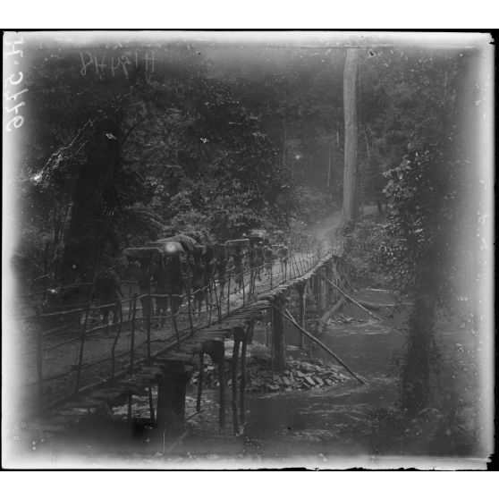 Pont sur la Kélé. [légende d'origine]