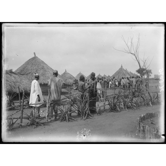 Tibati. Le camp des tirailleurs. [légende d'origine]