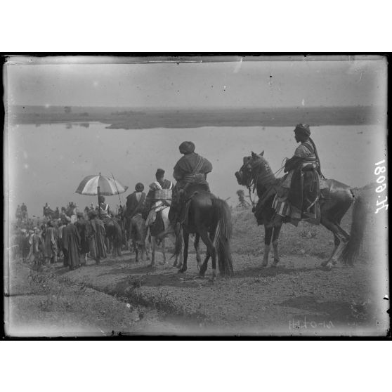 Tibati. Le Lamido de Tibati arrivant au poste. [légende d'origine]