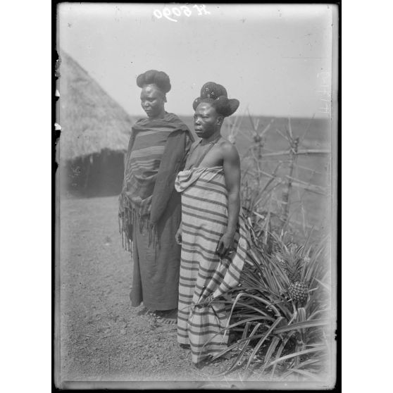 Tibati. Type de femmes Din-Ding. [légende d'origine]