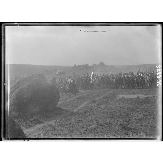N'Gaoundéré village. Cortège du sultan en déplacement. [légende d'origine]