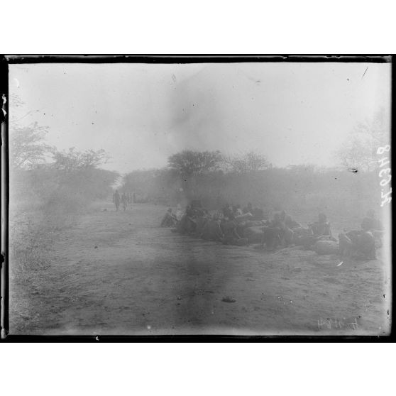 Route de Garoua à Maroua. La piste au mayo Dadi. [légende d'origine]