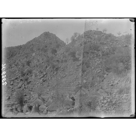 Montagne de Mora. Position anglaise B. En face à gauche, crètes occupées par les Allemands. [légende d'origine]