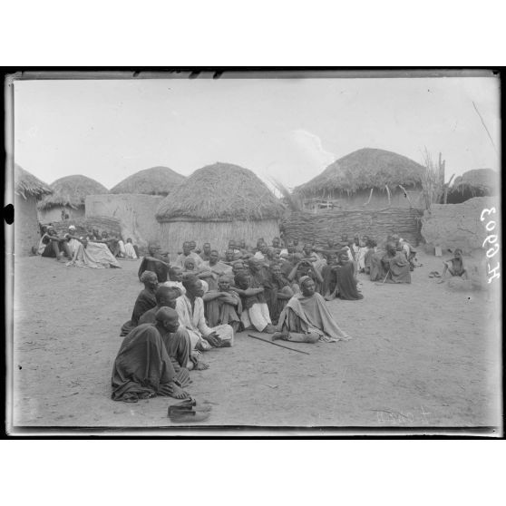 Route de Mora à Kousseri. Kala-Kafra. Un tam-tam. [légende d'origine]