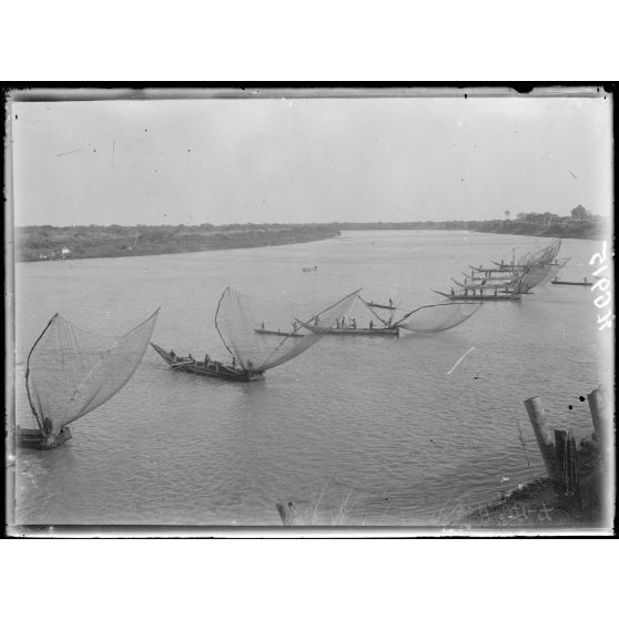 Kousseri. Pêcheurs sur le Logone. [légende d'origine]