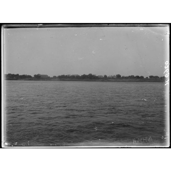 Kousseri. Fort-Lamy vu du confluent du Chari et du Logone. [légende d'origine]