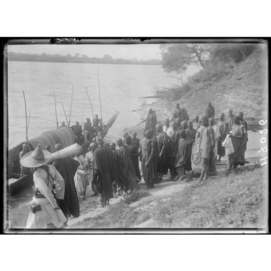 Le Chari à 4h au nord de Goulfei. Village de Goulfei-Gana. [légende d'origine]