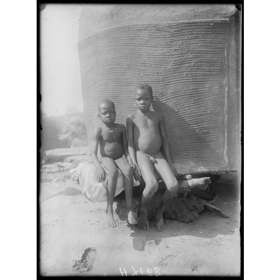 Tékélé. Type de fillette et garçonnet tékélé. [légende d'origine]