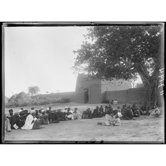 Bogo. Ancienne habitation du sultan de Maroua. [légende d'origine]