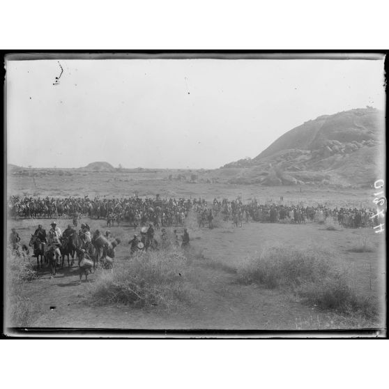 Mendif. Le sultan au milieu de ses gens. [légende d'origine]