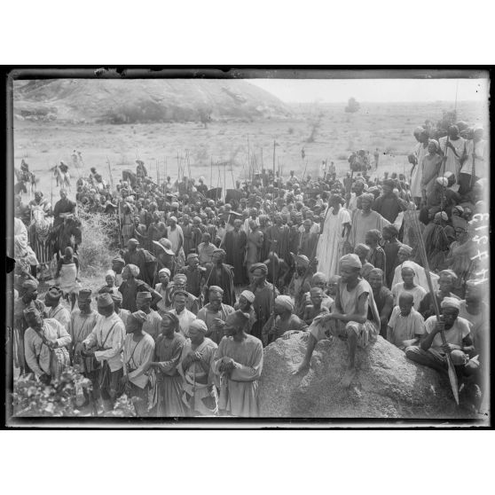 Mendif. Lanciers de l'escorte du sultan. [légende d'origine]