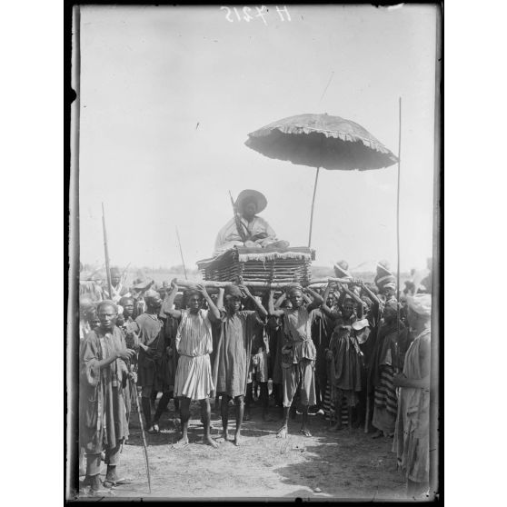 Mendif.  Le sultan sur sa chaise. [légende d'origine]