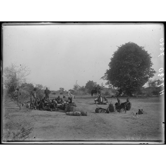 Route de Maroua à Léré. La piste à 2h au sud de Mendif. [légende d'origine]