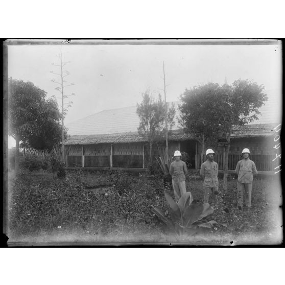 Foumban. Un coin du poste. [légende d'origine]