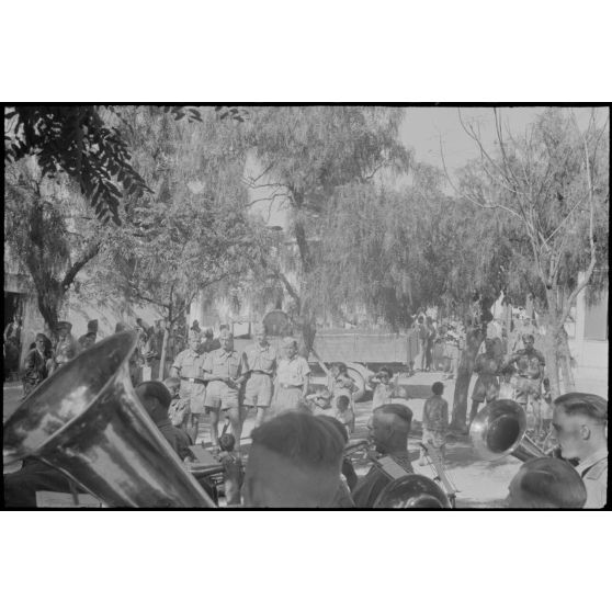 Au foyer du soldat (Soldatenheim) de Kastelli, un concert de musique militaire de la Luftwaffe.